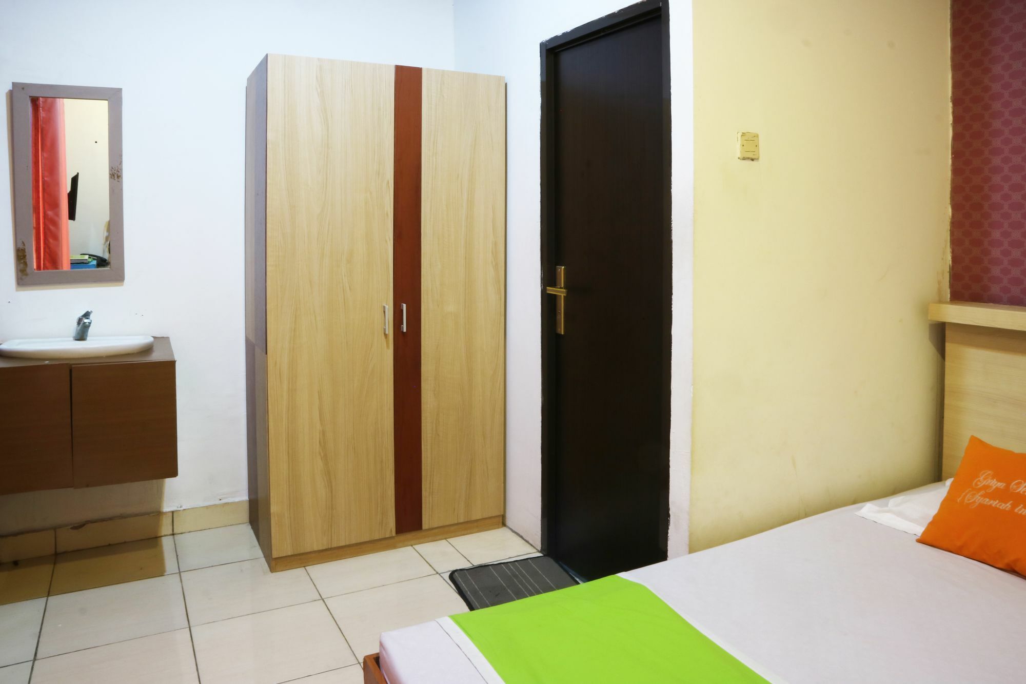 Seungit Syariah Inn Tebet Mitra Reddoorz Jakarta Exterior foto